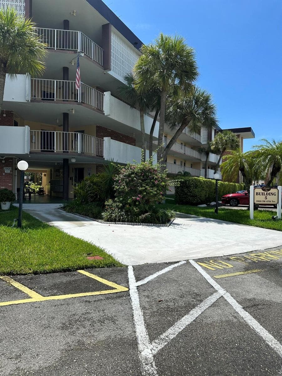 2900 NW 47TH Terrace # 105B, Lauderdale Lakes, FL 33313
