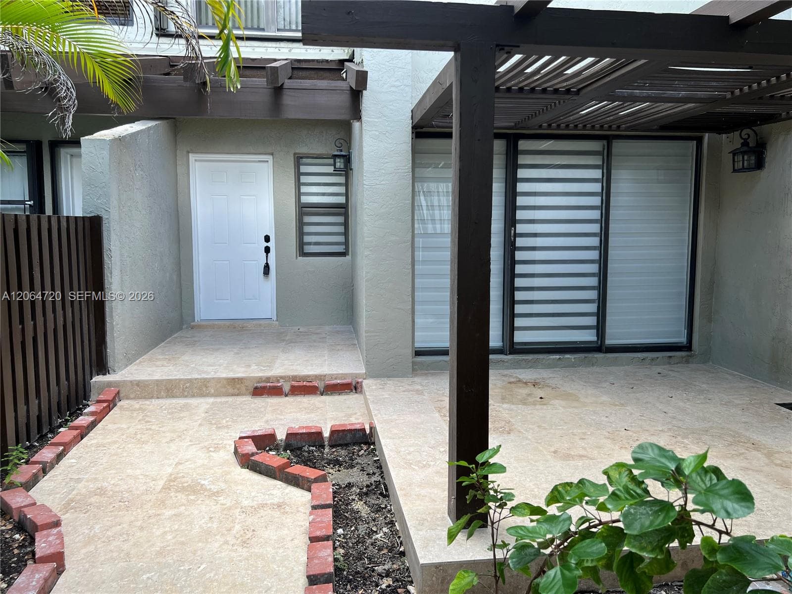 9990 NW 9th St Cir # 102, Miami, FL 33172