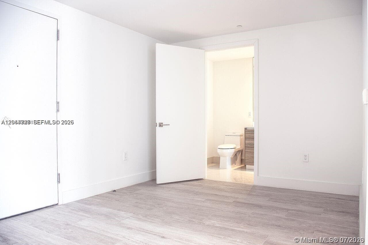 121 NE 34th St # 806, Miami, FL 33137 — zdjęcie 5