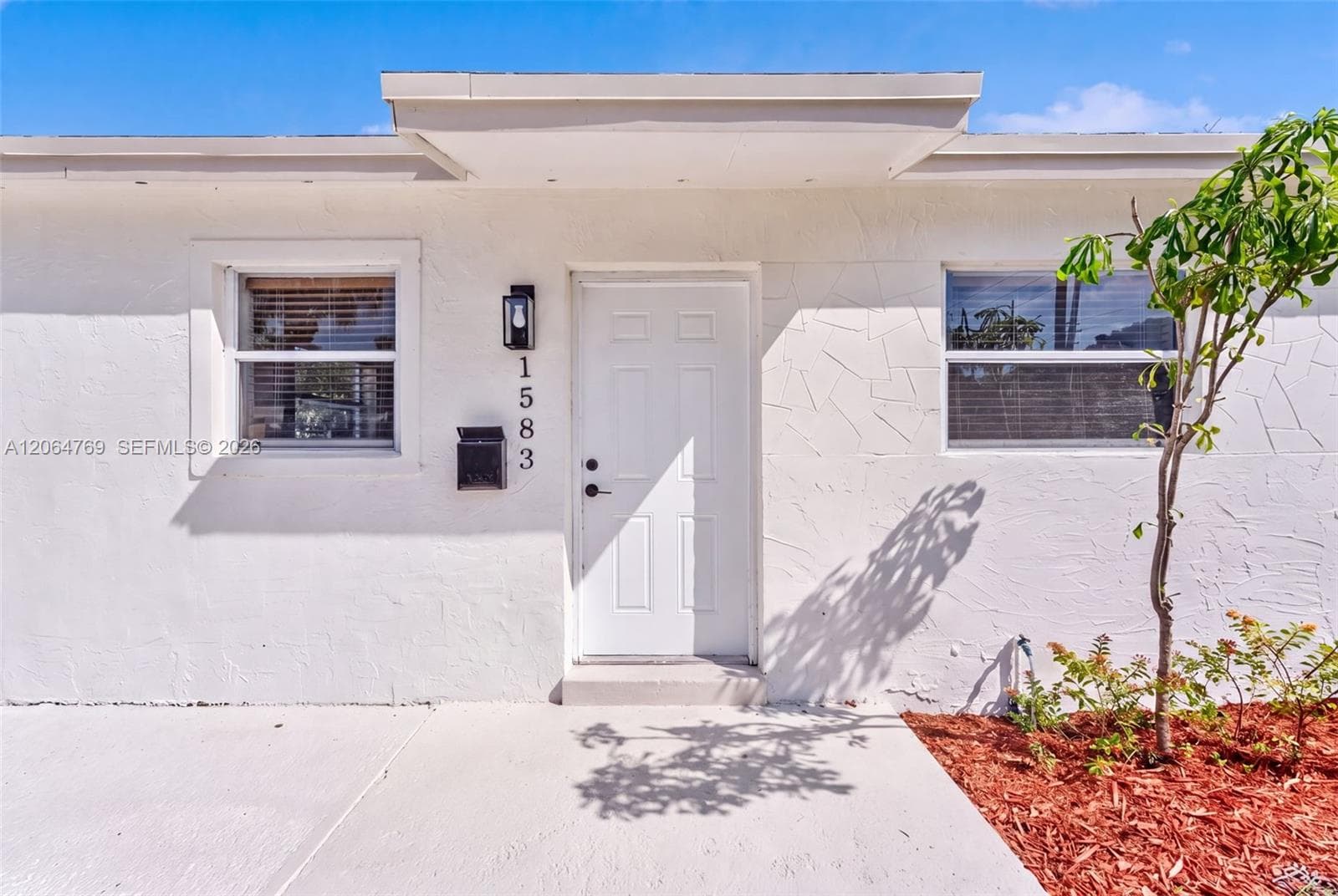 1583 NE 152nd St, North Miami Beach, FL 33162 — zdjęcie 5