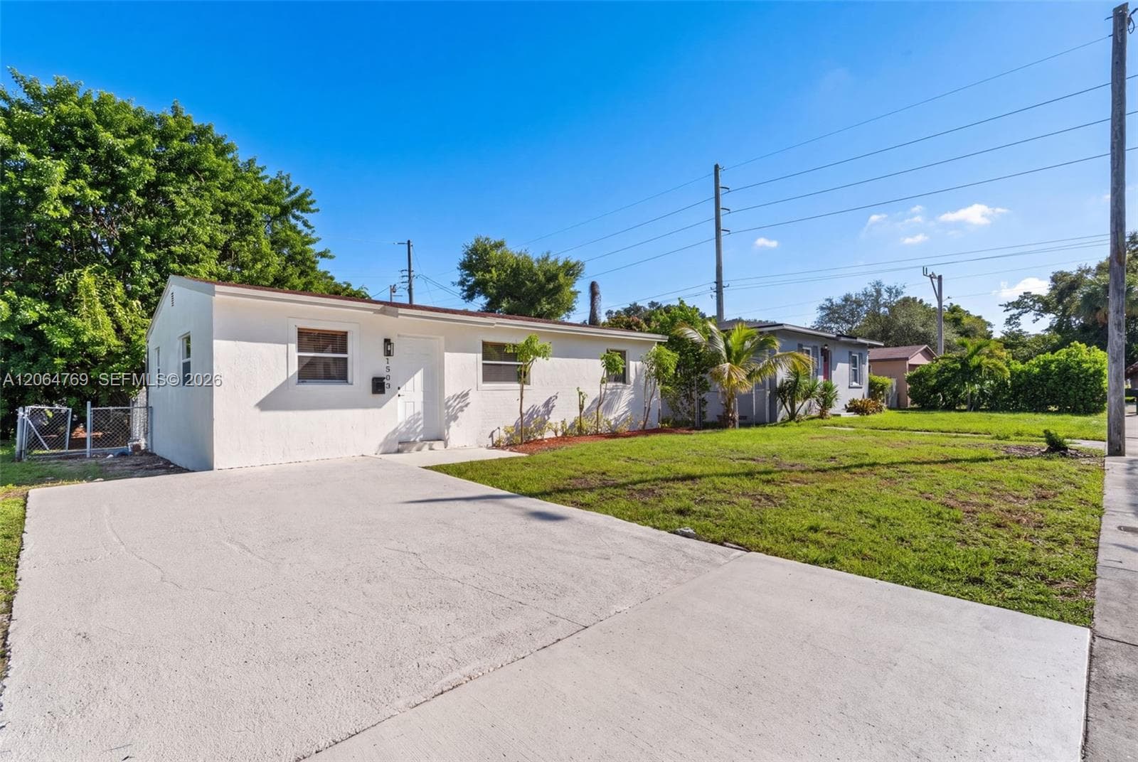 1583 NE 152nd St, North Miami Beach, FL 33162 — zdjęcie 4