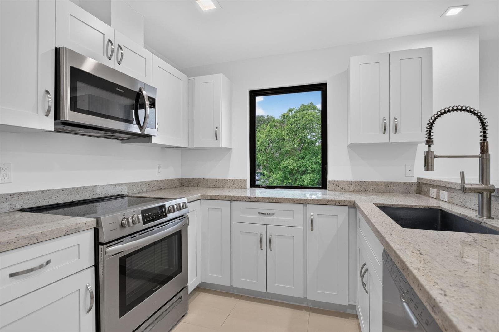 444 NW 41ST Street, Oakland Park, FL 33309 — zdjęcie 2