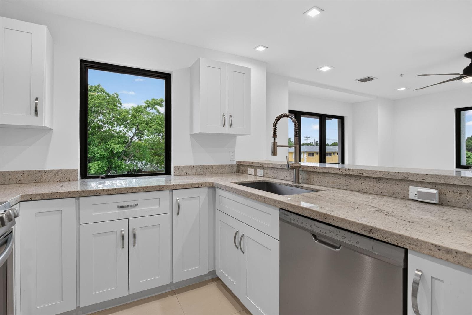 444 NW 41ST Street, Oakland Park, FL 33309 — zdjęcie 3