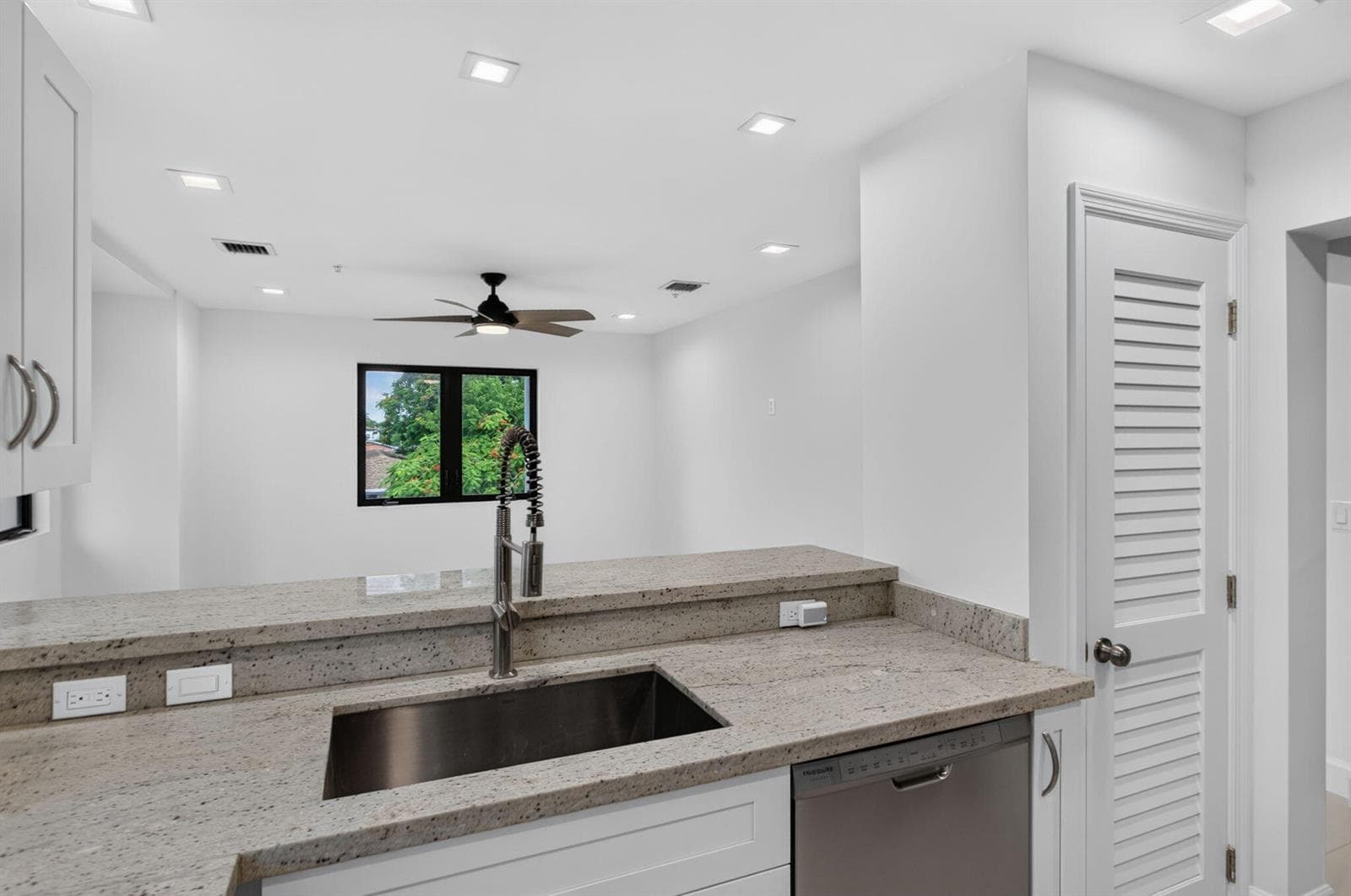 444 NW 41ST Street, Oakland Park, FL 33309 — zdjęcie 4