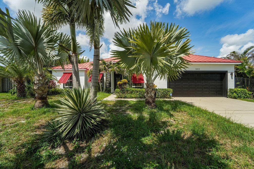 1812 SE FALLON Drive, Port St. Lucie, FL 34983