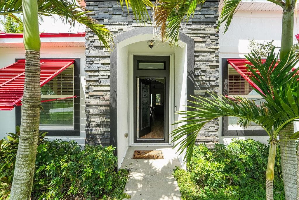 1812 SE FALLON Drive, Port St. Lucie, FL 34983 — zdjęcie 4