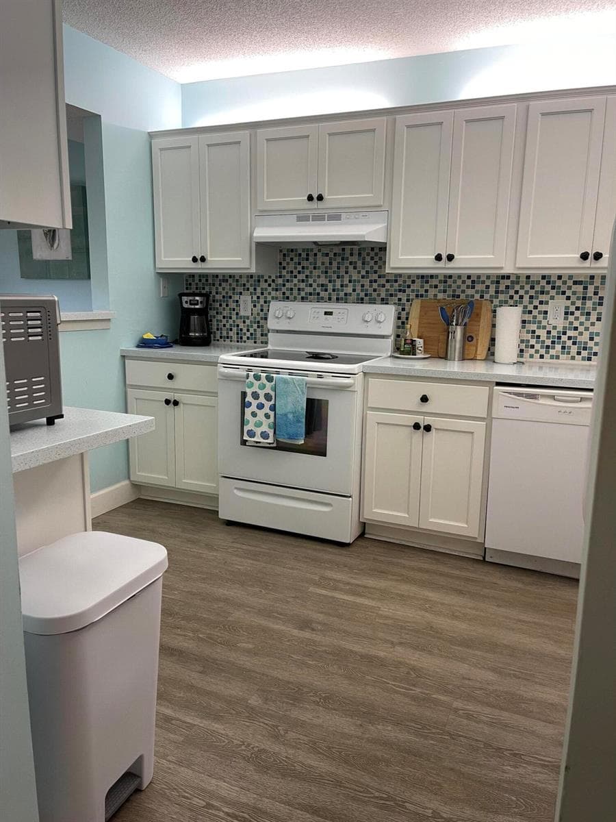 1210 SE PARKVIEW Place # E3, Stuart, FL 34994 — zdjęcie 2
