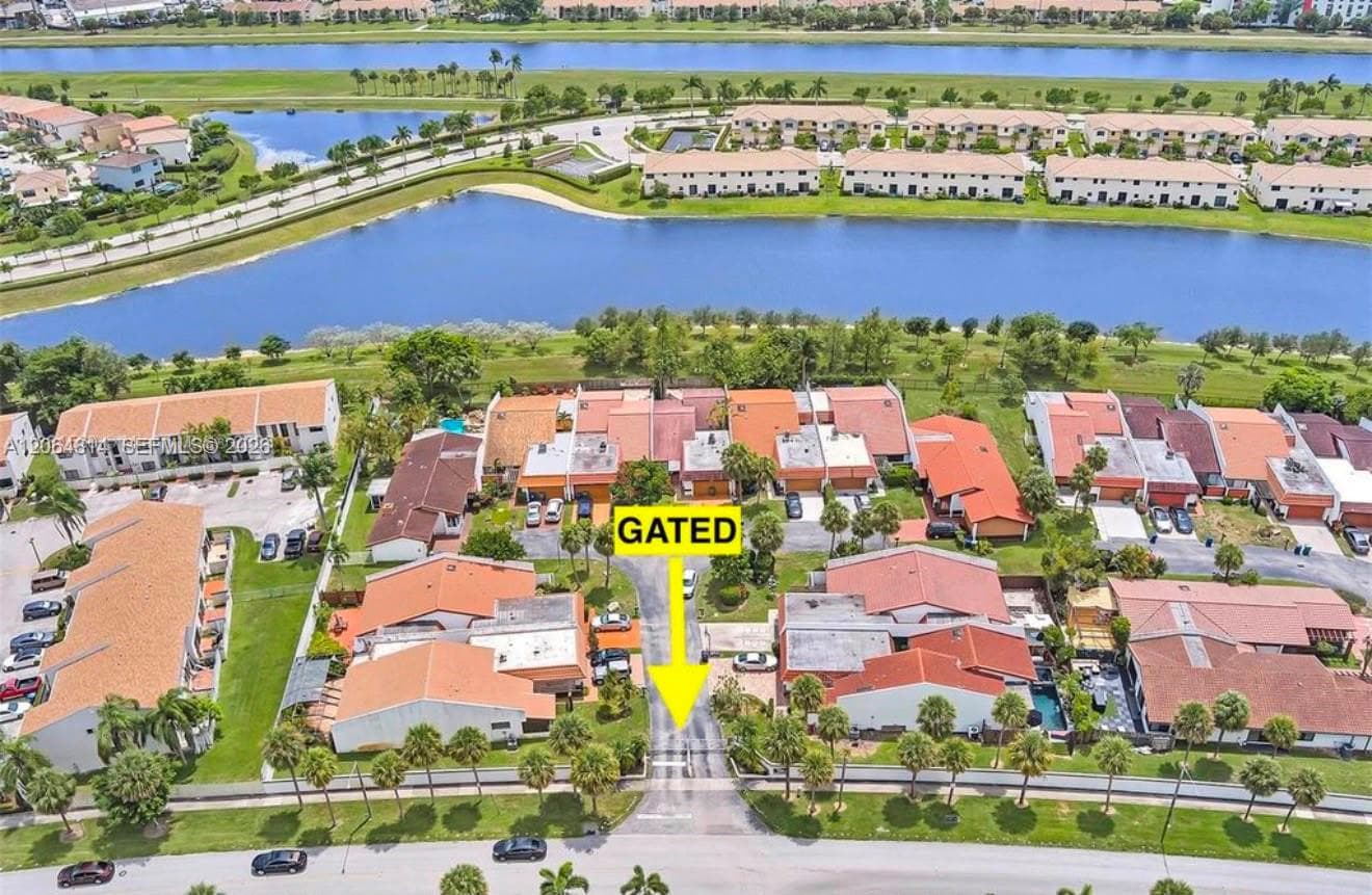 616 NE 195th St, Miami, FL 33179 — zdjęcie 2