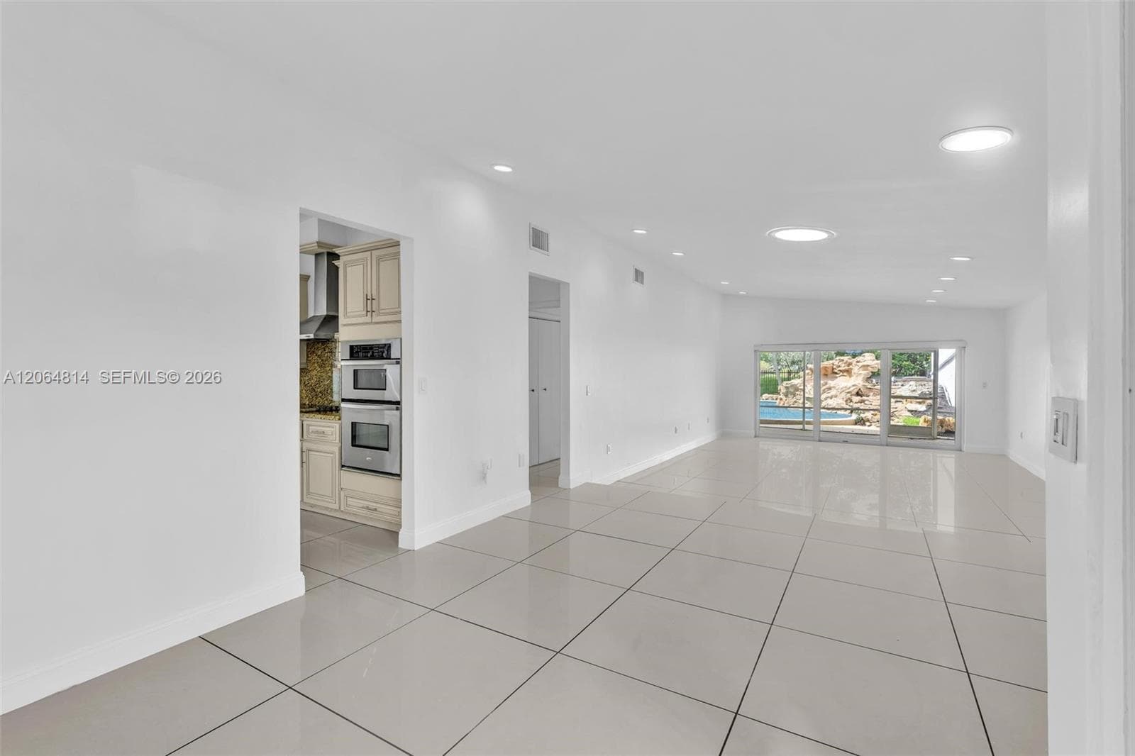 616 NE 195th St, Miami, FL 33179 — zdjęcie 4