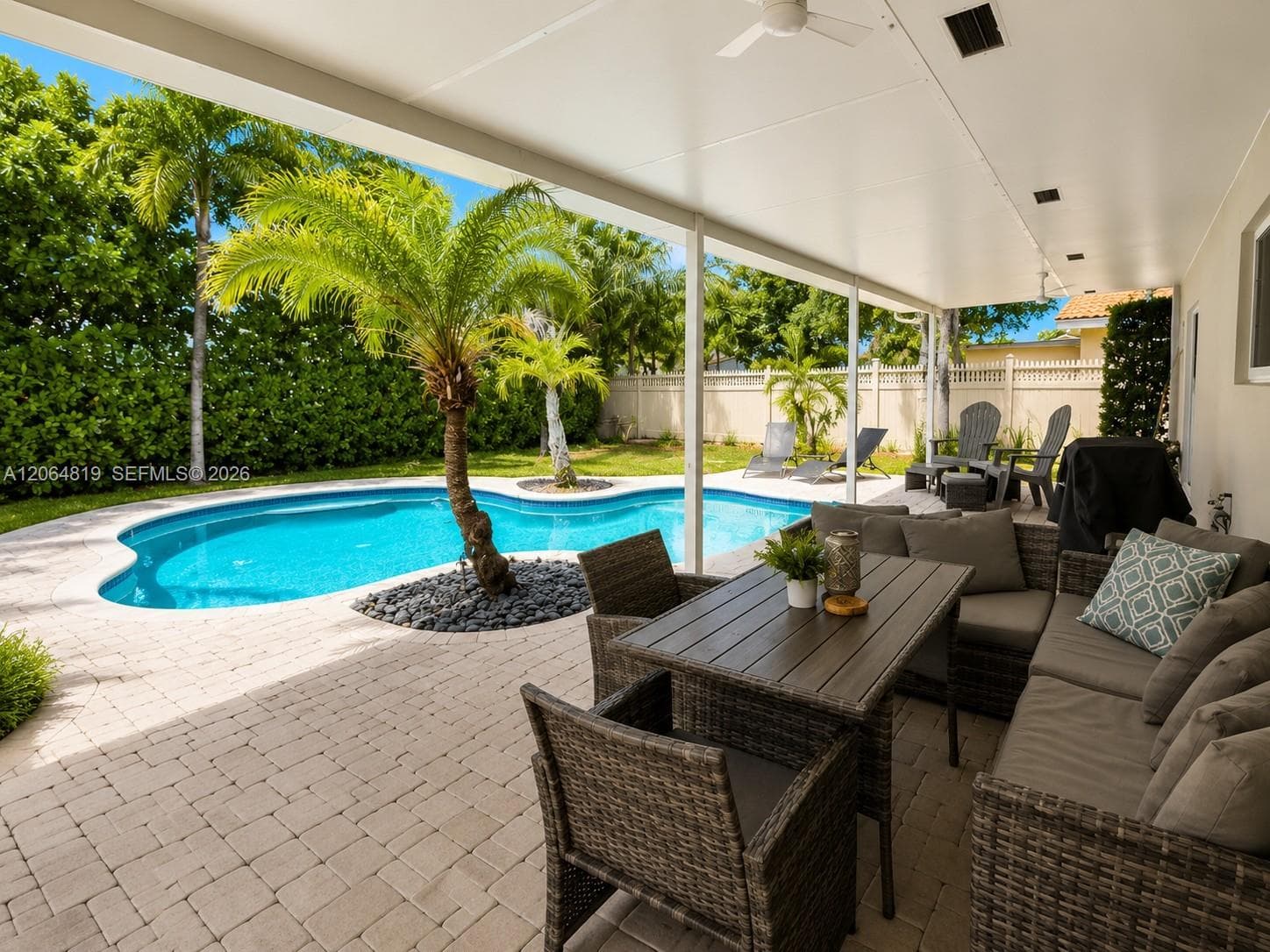1301 NE 42nd St, Oakland Park, FL 33334 — zdjęcie 3