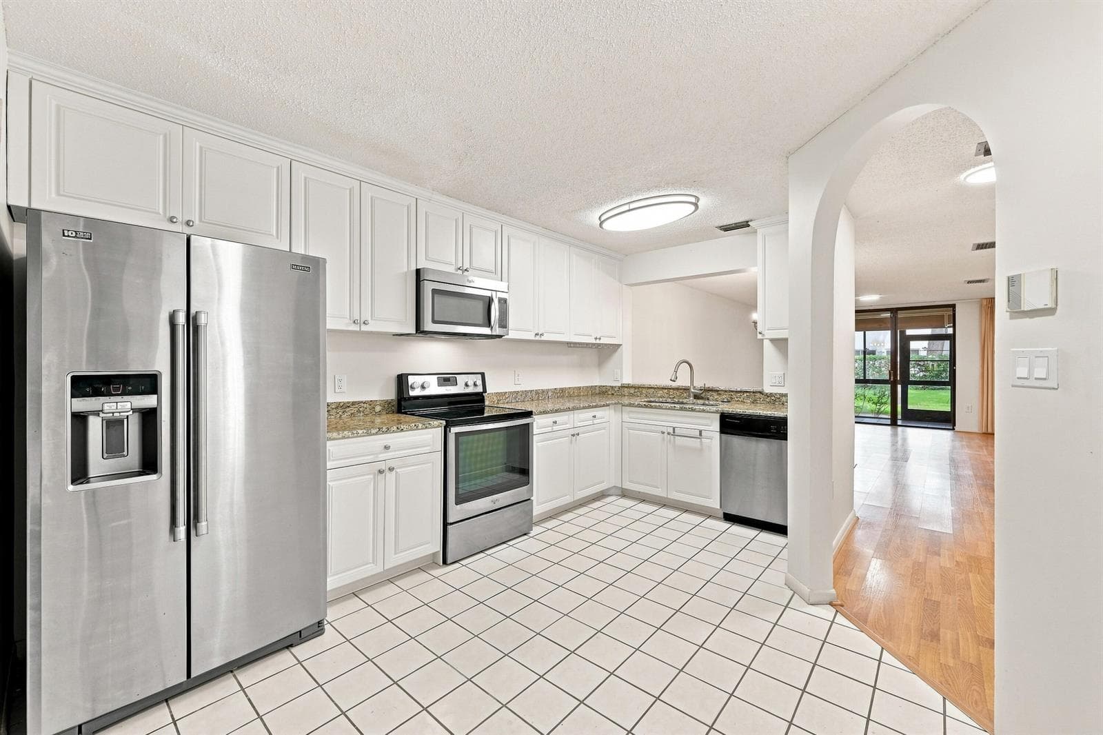 9825 NW 1ST Court, Plantation, FL 33324 — zdjęcie 3