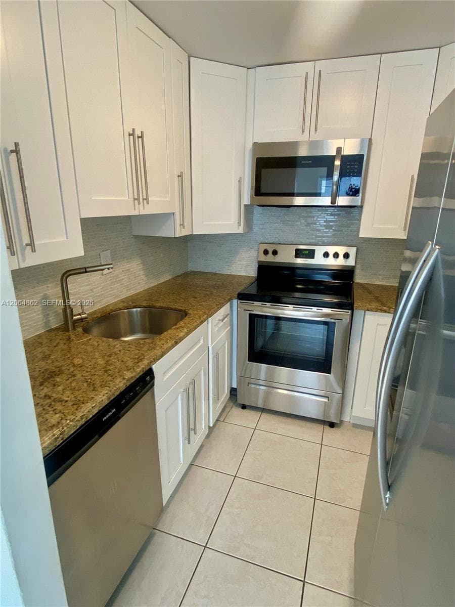 3536 NE 168th St # 301, North Miami Beach, FL 33160 — zdjęcie 4