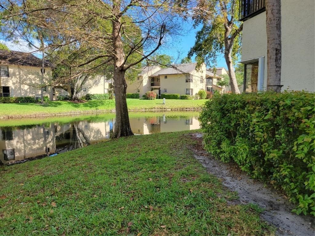 3559 COCOPLUM Circle, Coconut Creek, FL 33063 — zdjęcie 2