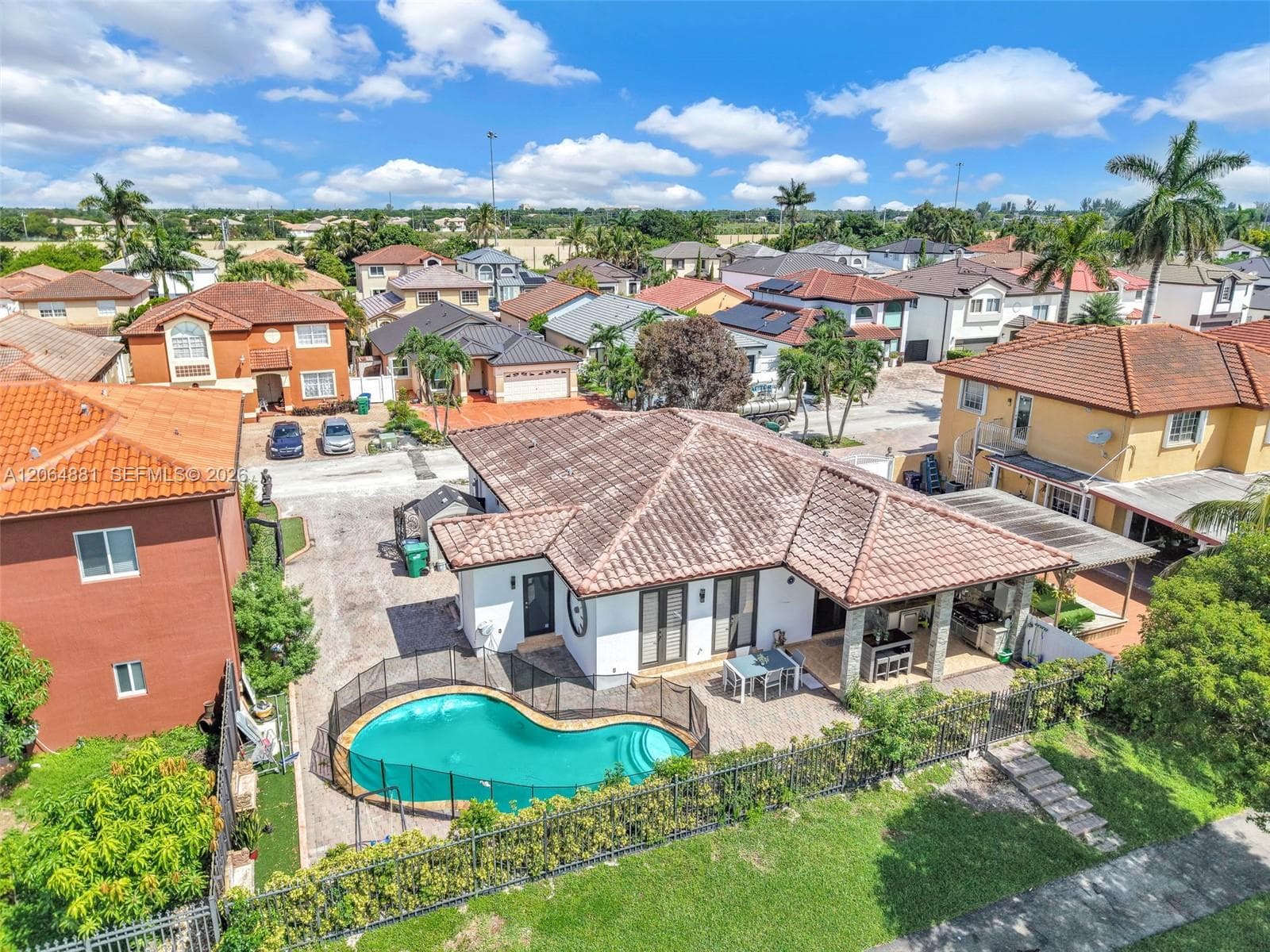 20027 NW 85th Ave, Hialeah, FL 33015 — zdjęcie 2
