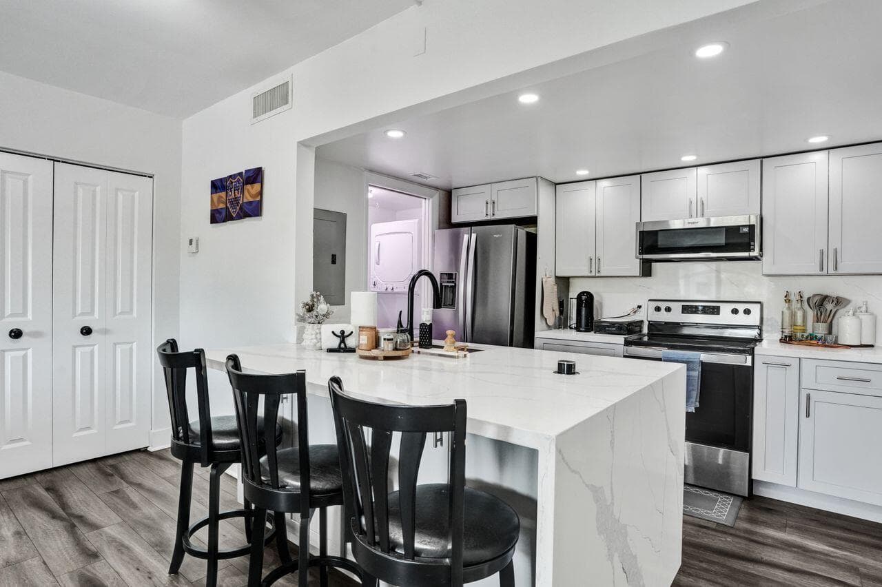 1000 RIVER REACH Drive # 321, Fort Lauderdale, FL 33315 — zdjęcie 2