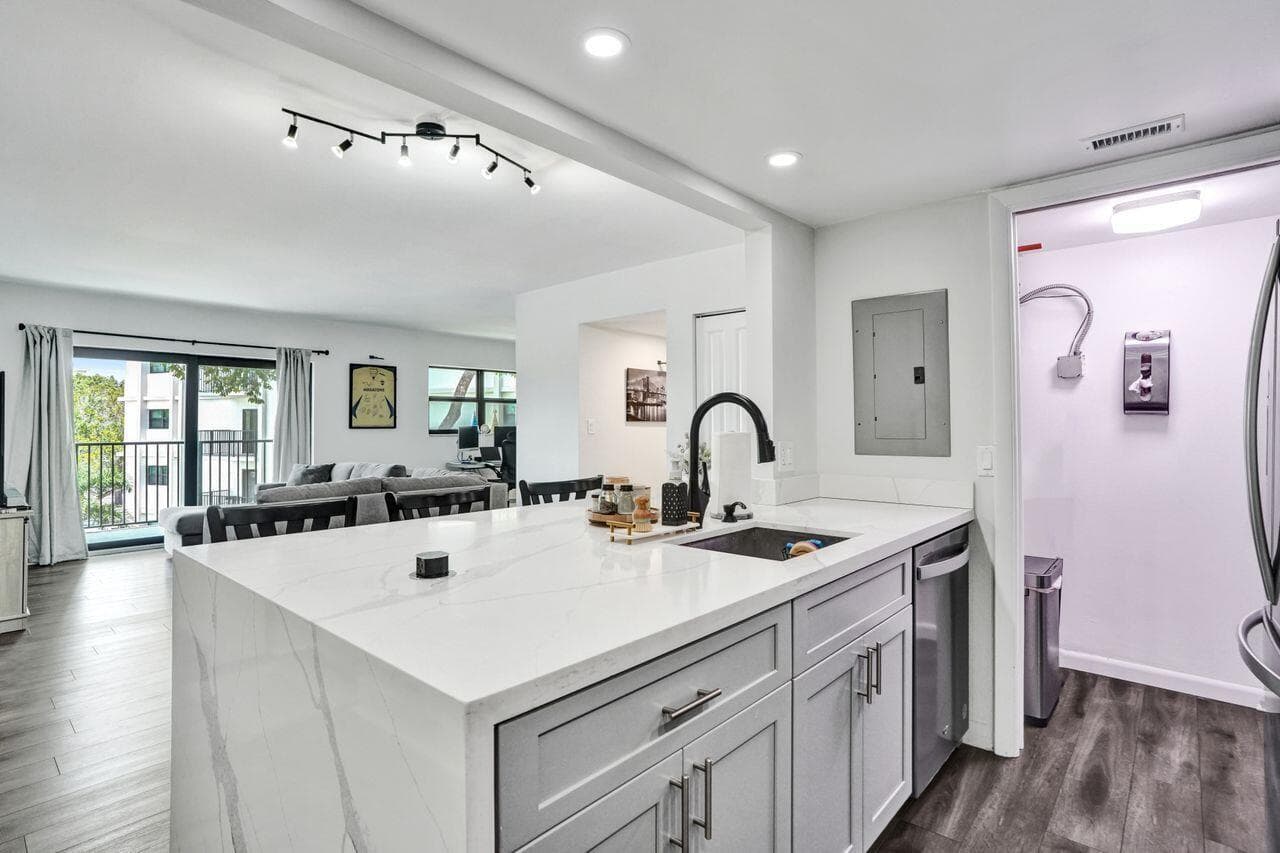 1000 RIVER REACH Drive # 321, Fort Lauderdale, FL 33315