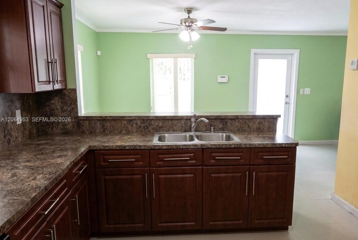 4330 NW 203rd Ter, Miami Gardens, FL 33055 — zdjęcie 4
