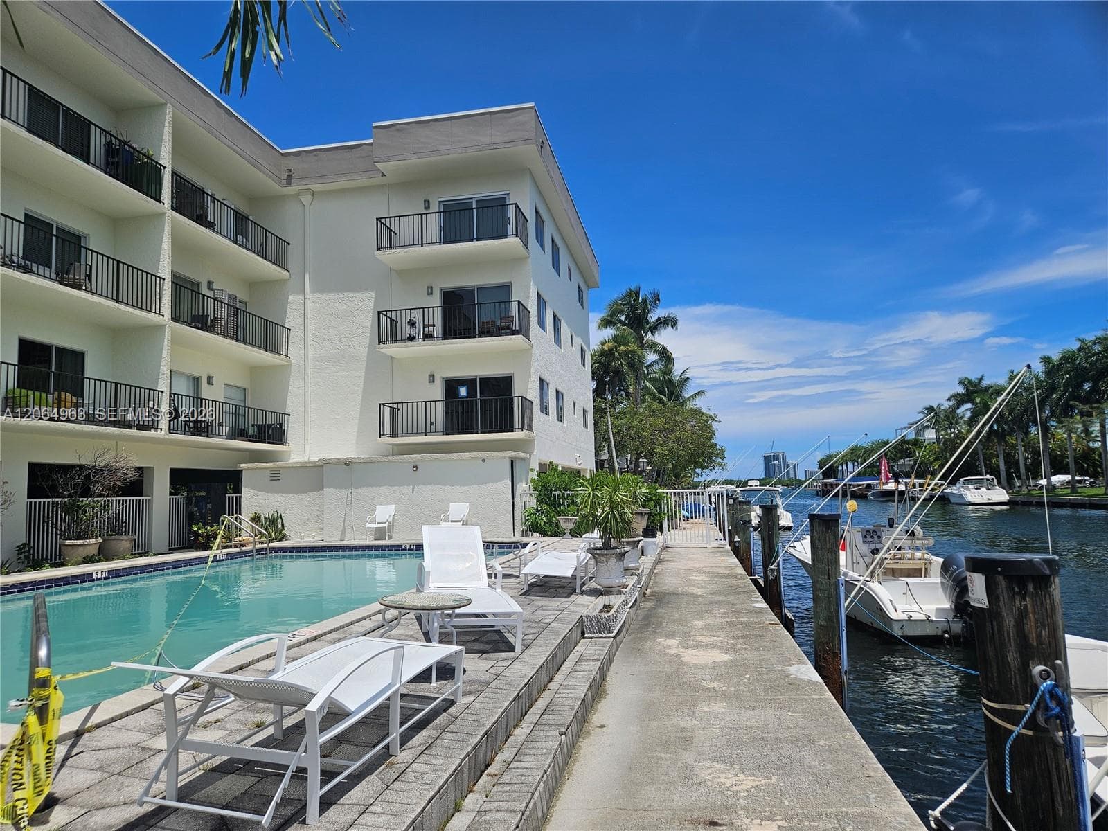 2620 NE 135th St # 426, North Miami, FL 33181 — zdjęcie 2