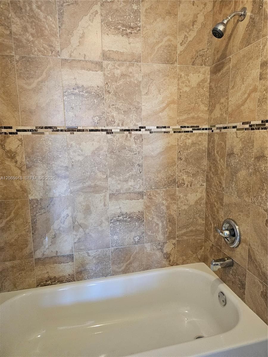 6535 W 27th Ct # 24-48, Hialeah, FL 33016 — zdjęcie 2