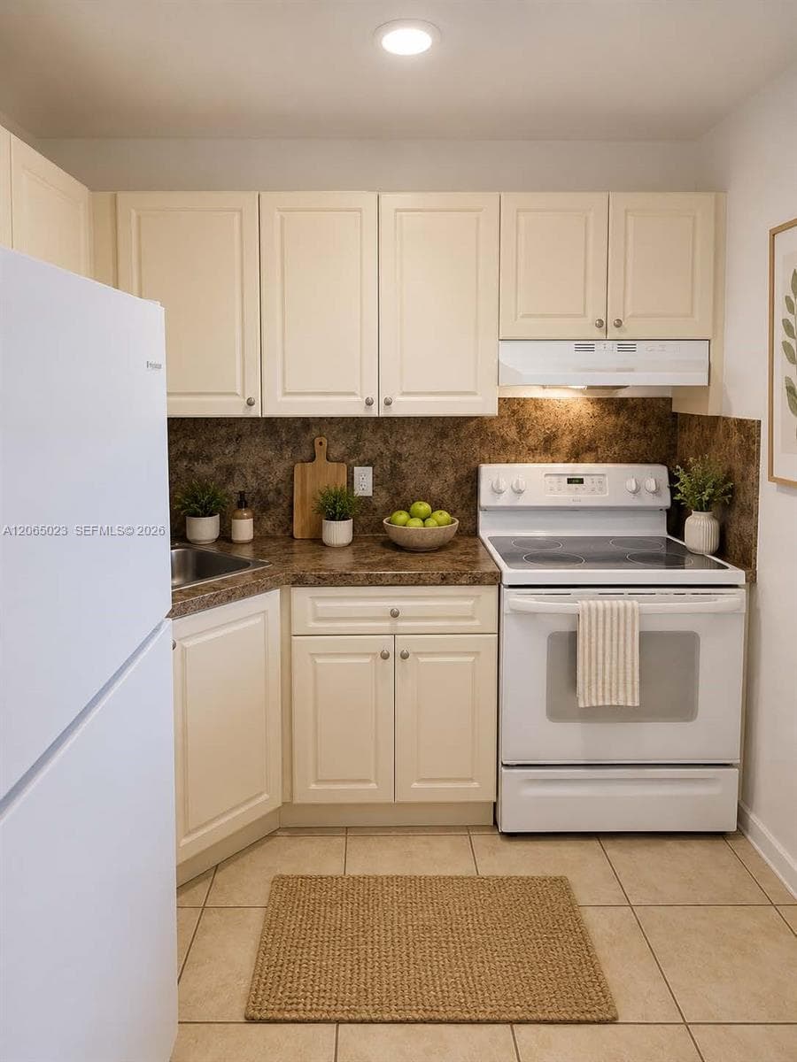 10900 SW 196th St # 420, Cutler Bay, FL 33157