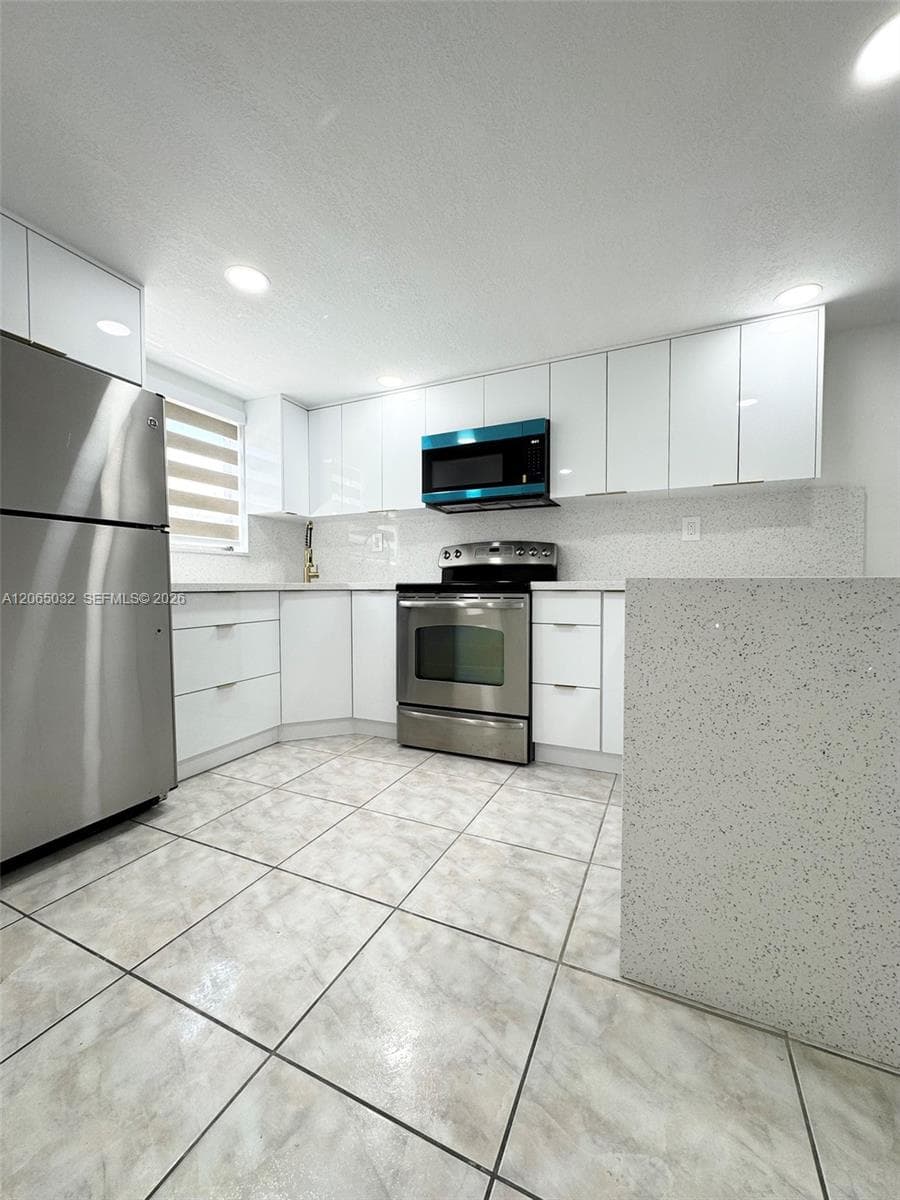 5580 W 26th Ct # 209, Hialeah, FL 33016 — zdjęcie 2