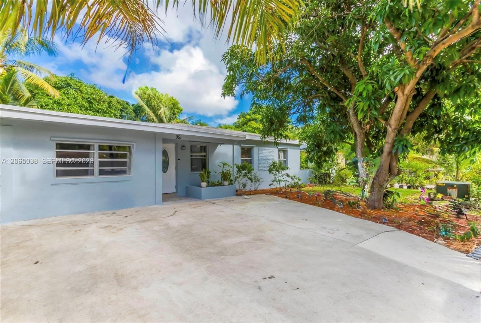 951 NE 157th Ter, North Miami Beach, FL 33162 — zdjęcie 2