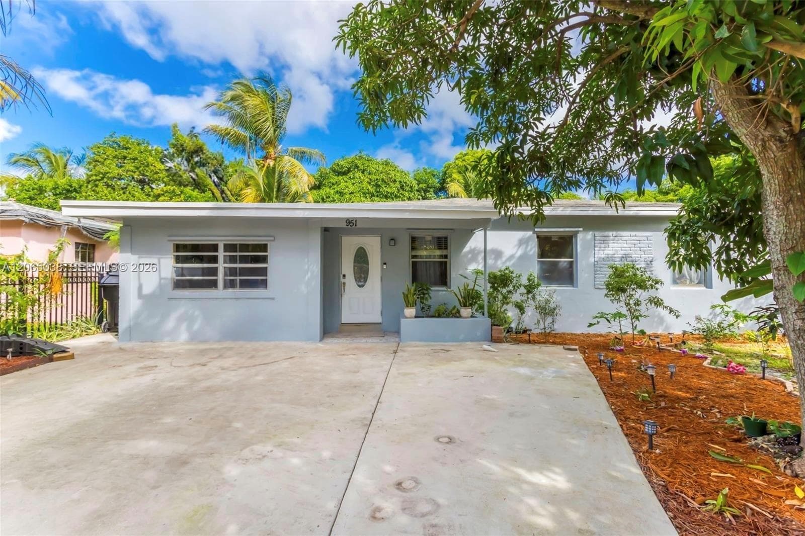 951 NE 157th Ter, North Miami Beach, FL 33162