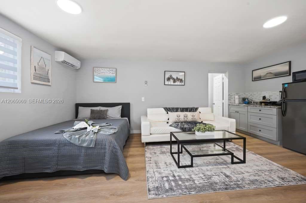 213 Columbus Pkwy # 2, Hollywood, FL 33021