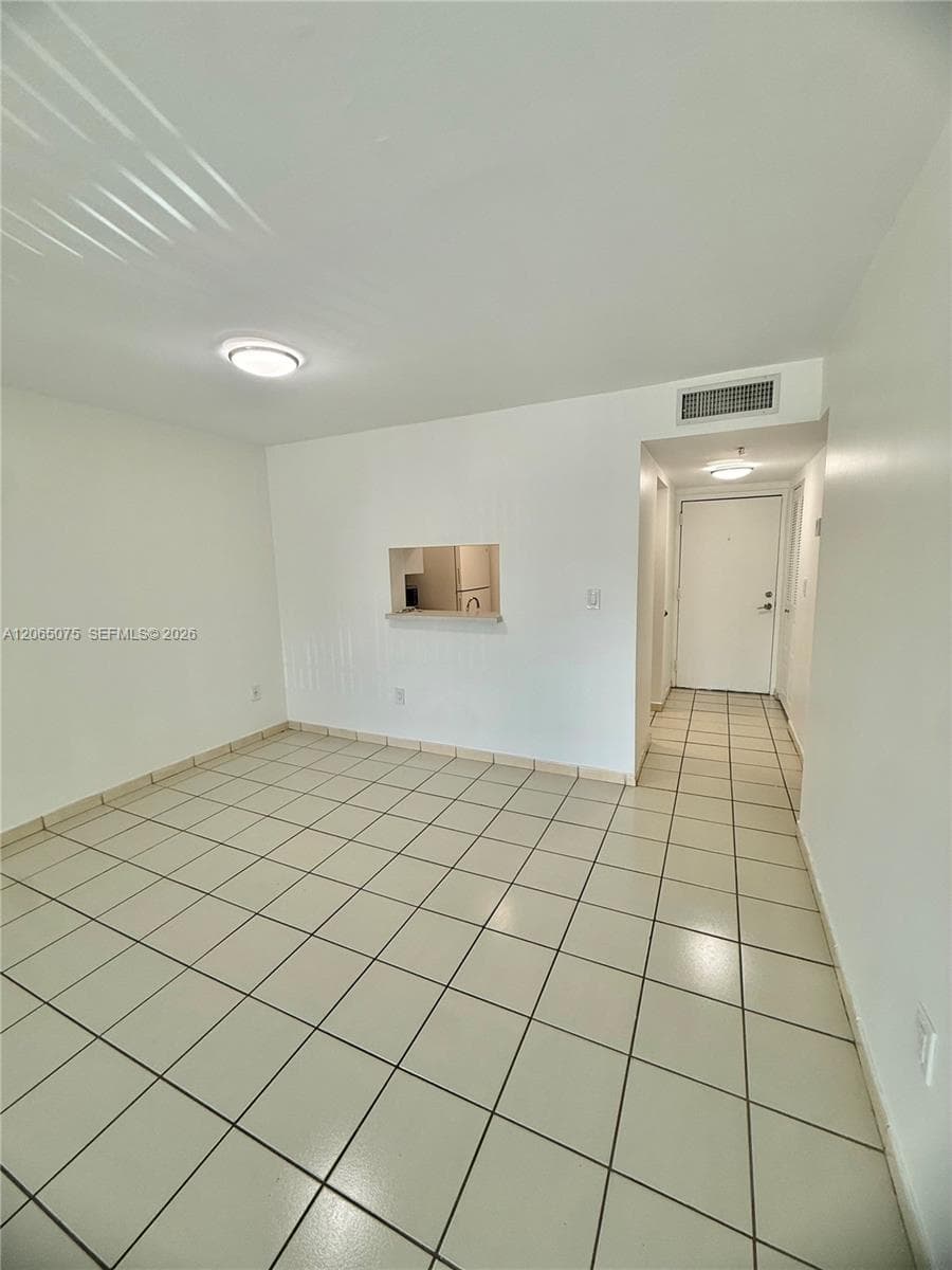 5201 NW 7th St # 202, Miami, FL 33126 — zdjęcie 4