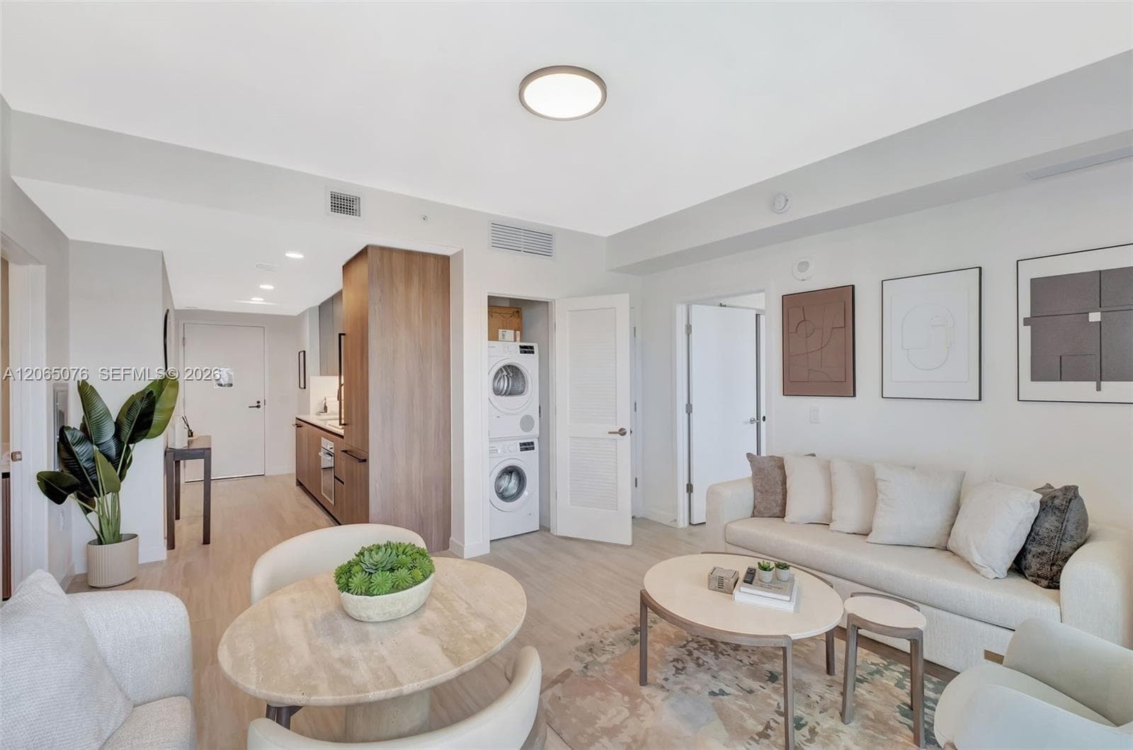 580 72nd St # 808, Miami Beach, FL 33141 — zdjęcie 2