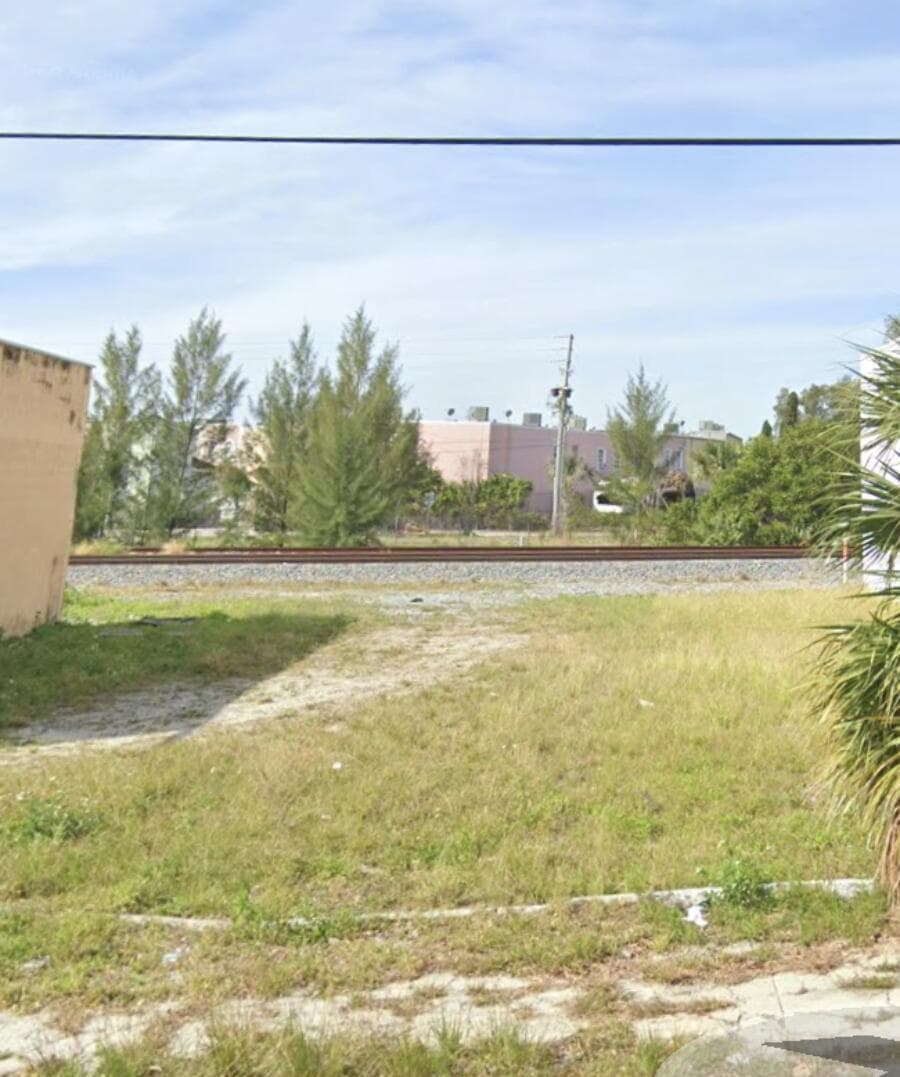 2731 PINEWOOD Avenue, West Palm Beach, FL 33407