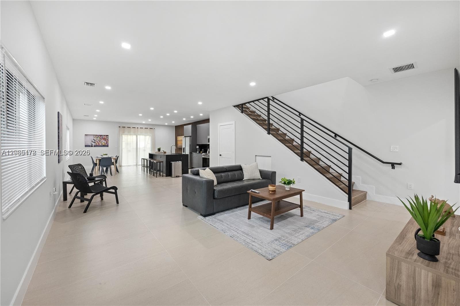 1121 NW 25th St, Miami, FL 33127 — zdjęcie 2