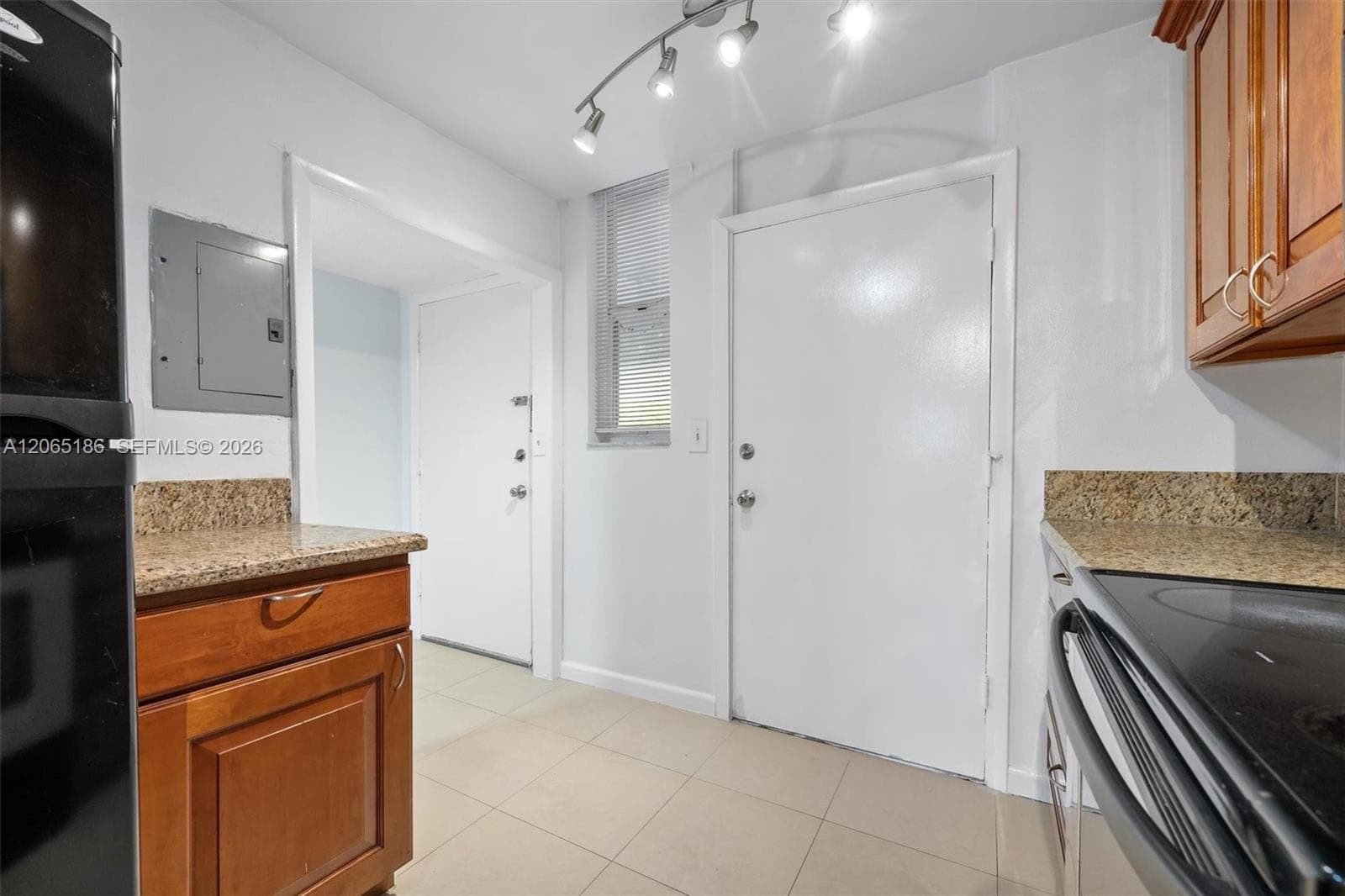 3660 NE 166th St # 307, North Miami Beach, FL 33160 — zdjęcie 2