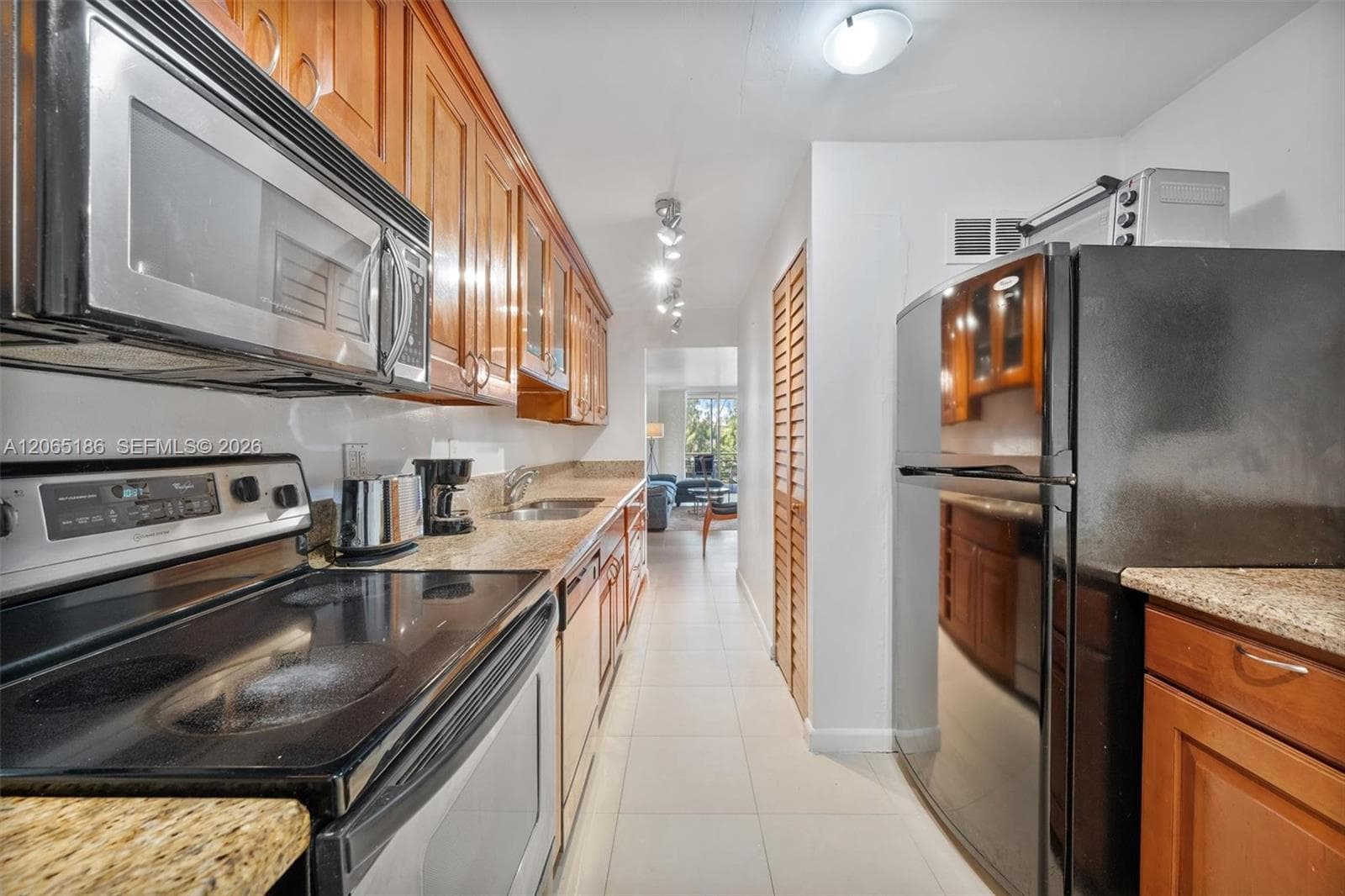 3660 NE 166th St # 307, North Miami Beach, FL 33160 — zdjęcie 4