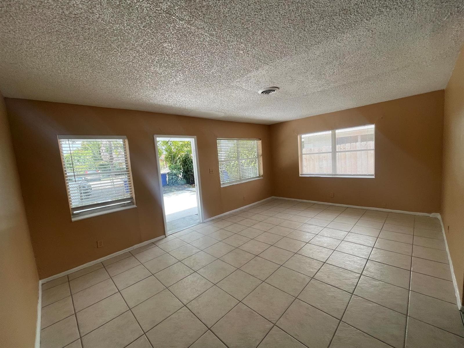 1316 NW 8th Avenue, Fort Lauderdale, FL 33311 — zdjęcie 3