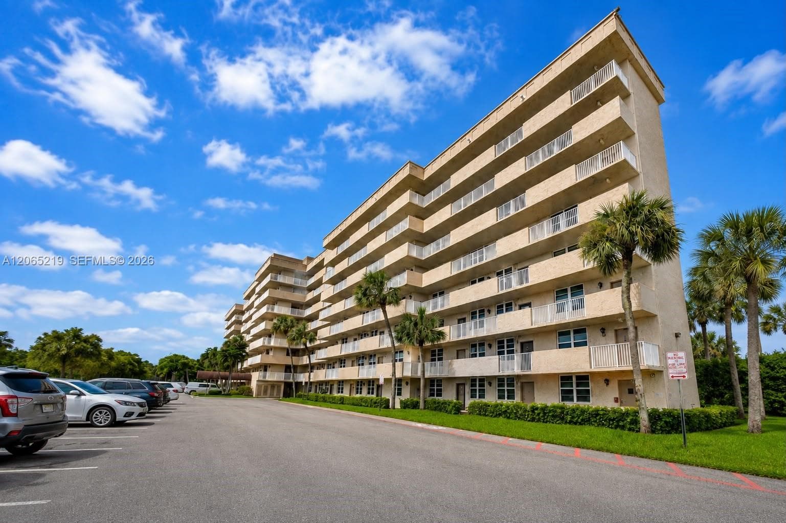 250 Jacaranda Dr # 805, Plantation, FL 33324