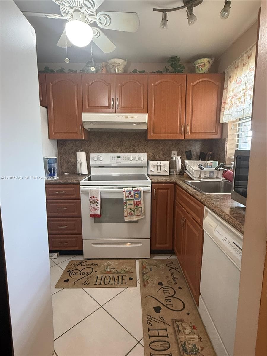 9001 Sunrise Lakes Blvd # 201, Sunrise, FL 33322