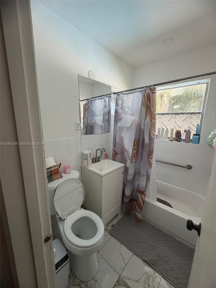 331 NW 39th Ave, Lauderhill, FL 33311 — zdjęcie 3