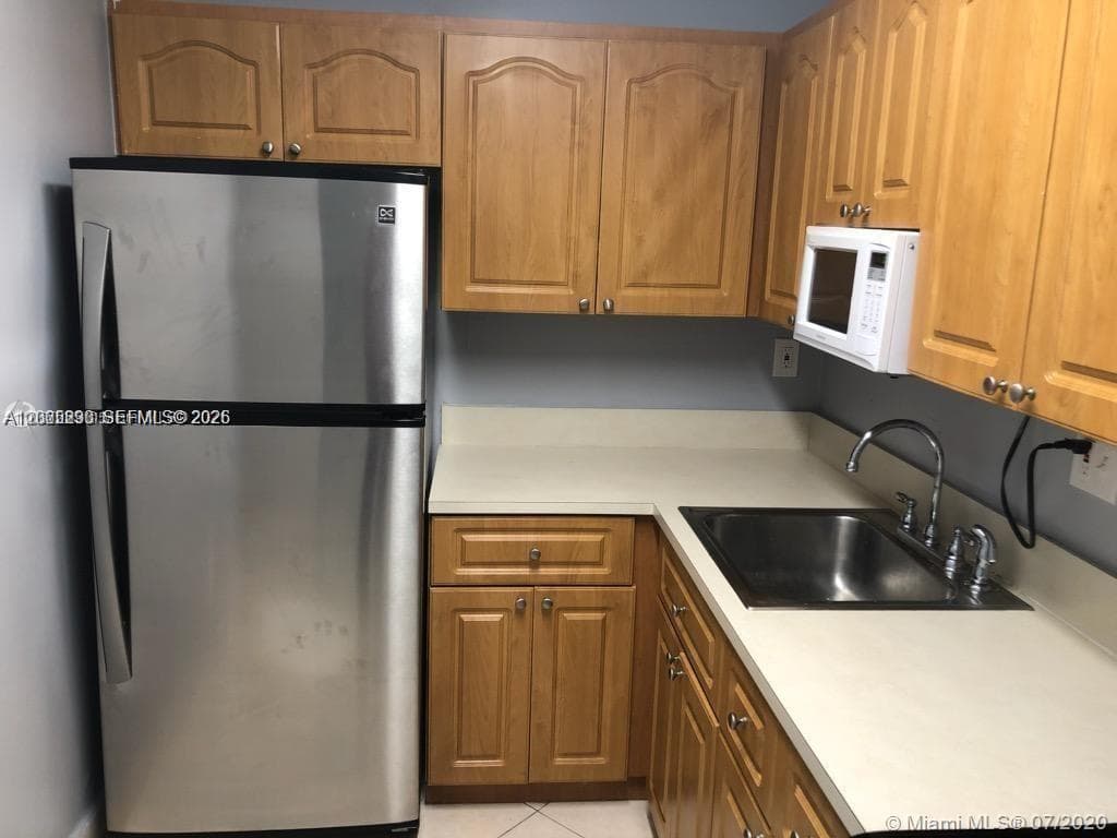 8405 NW 8th St # 206, Miami, FL 33126