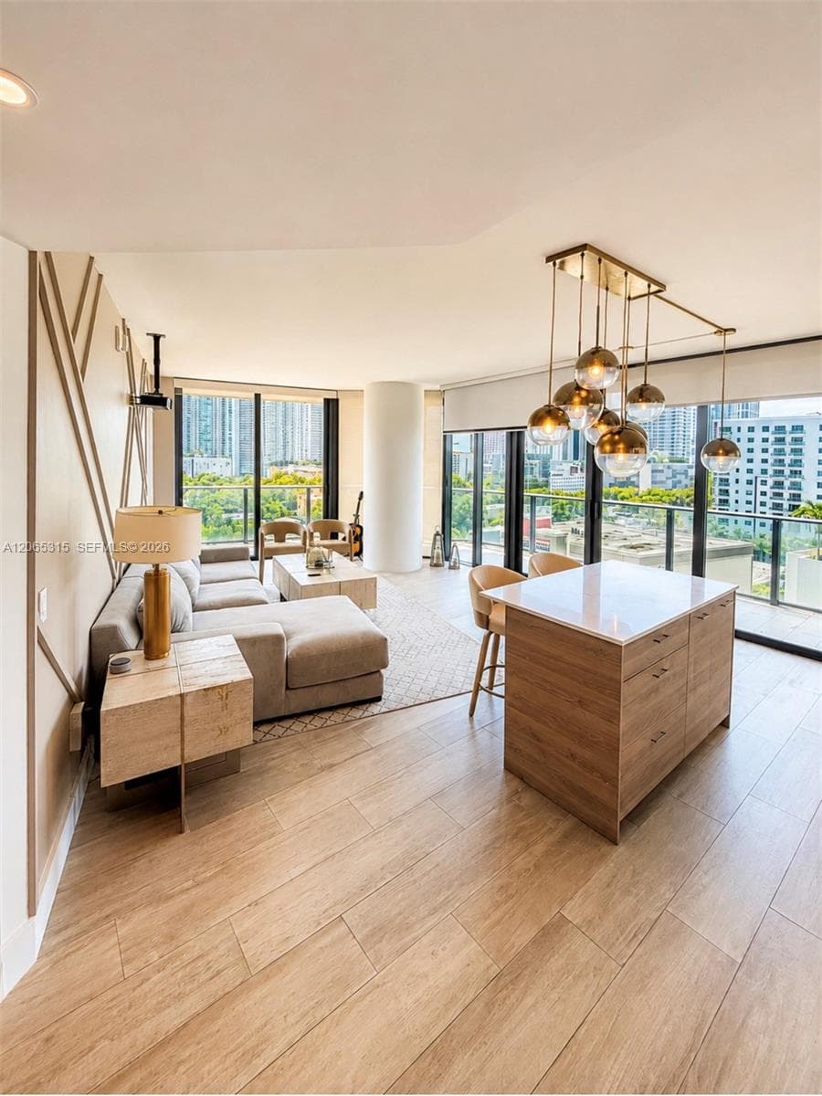 121 NE 34th St # 904, Miami, FL 33137