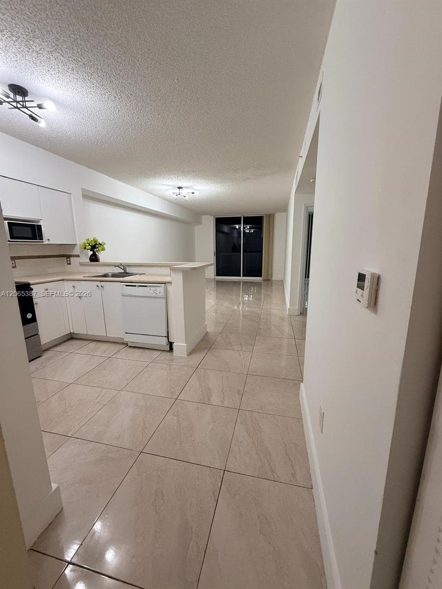 5091 NW 7th St # 1009, Miami, FL 33126