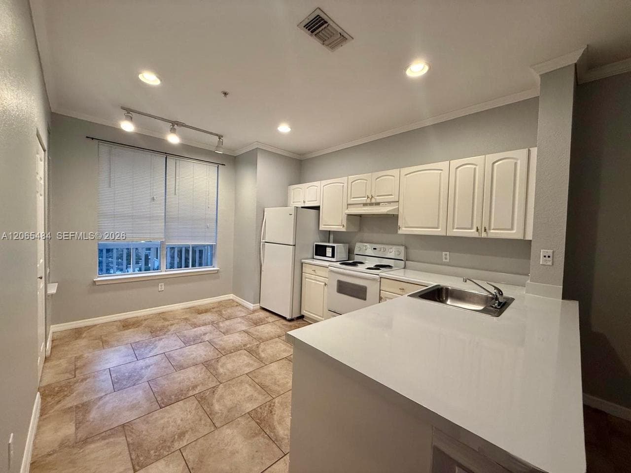 860 N Orange Ave # 258, Orlando, FL 33180
