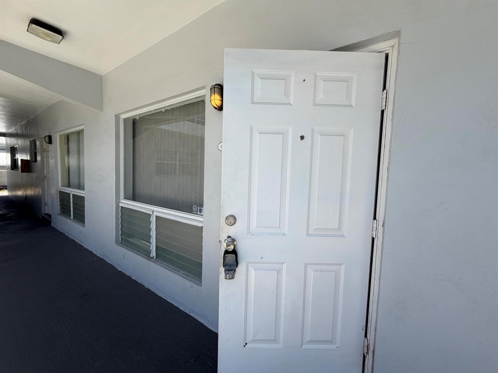 915 NE 8th Street # 104, Hallandale Beach, FL 33009