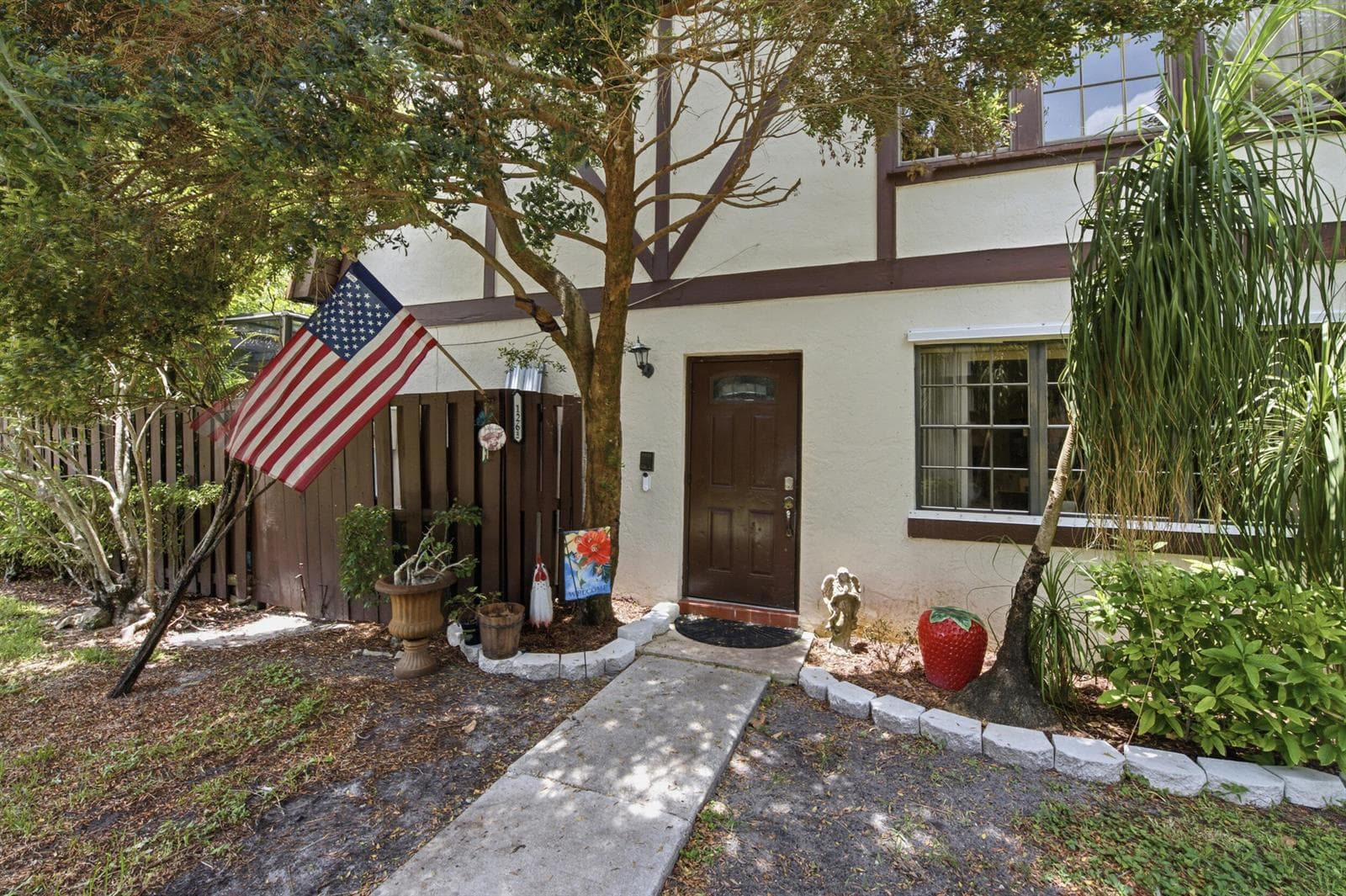 126 WEYBRIDGE Circle # B, Royal Palm Beach, FL 33411