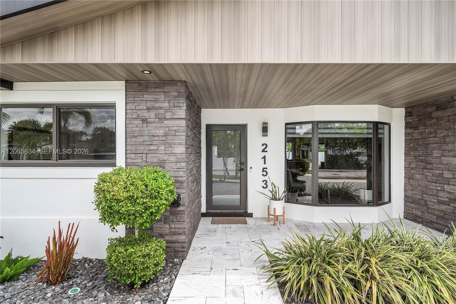 2153 Imperial Point Dr, Fort Lauderdale, FL 33308 — zdjęcie 3