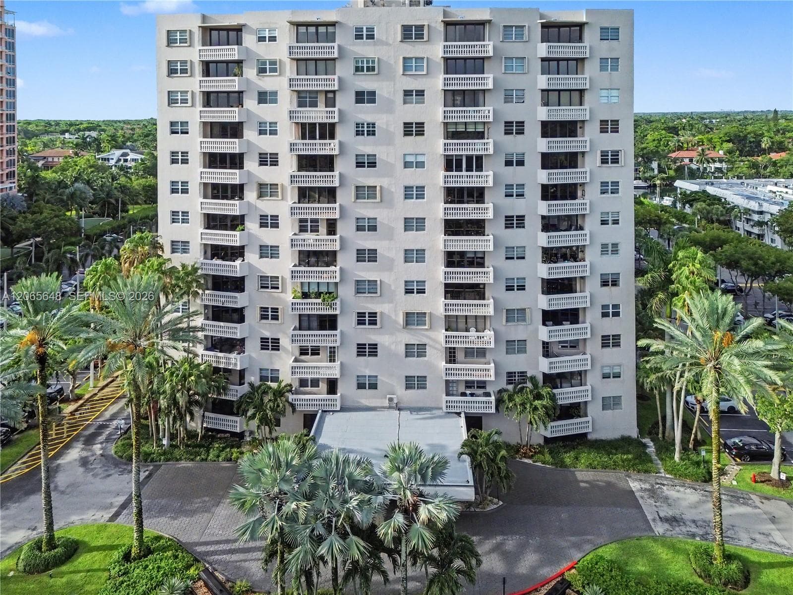 90 Edgewater Dr # 818, Coral Gables, FL 33133