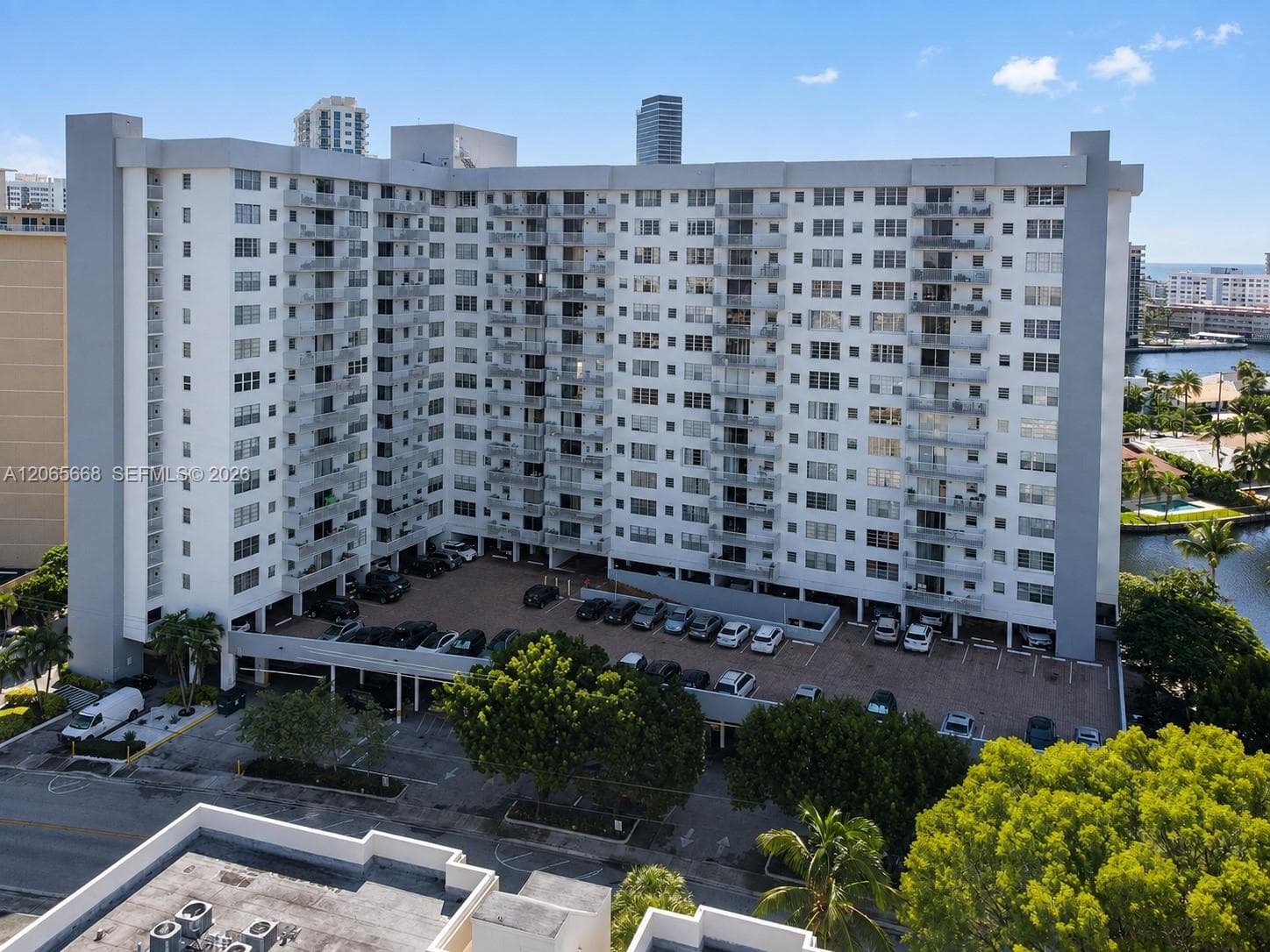 137 Golden Isles Dr # 912, Hallandale Beach, FL 33009 — zdjęcie 3