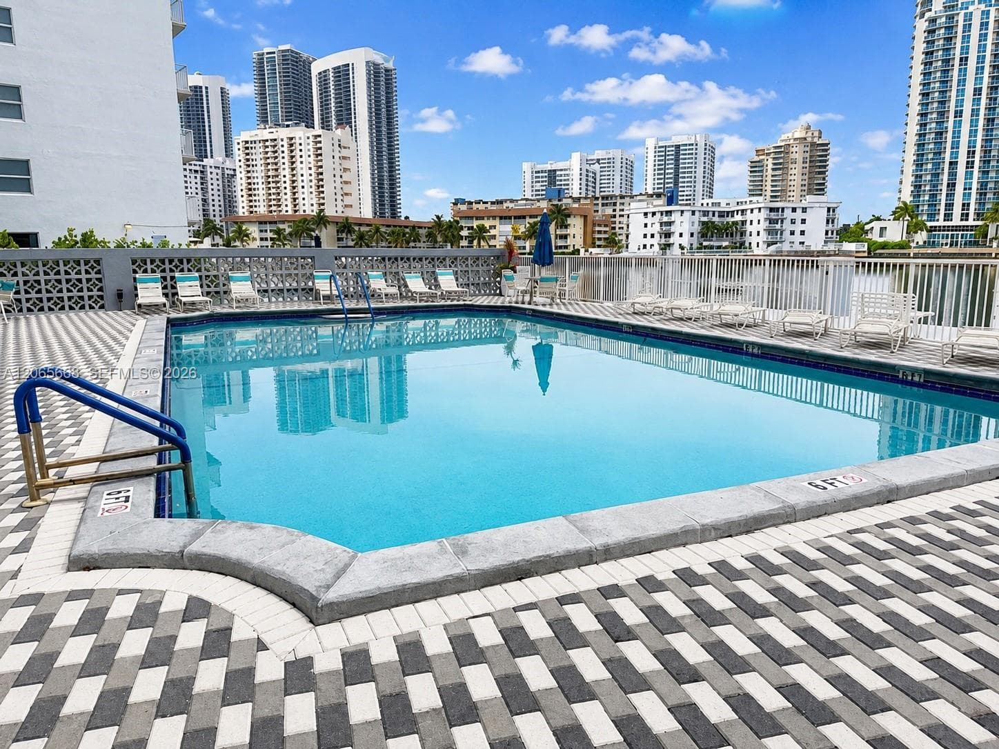 137 Golden Isles Dr # 912, Hallandale Beach, FL 33009 — zdjęcie 5