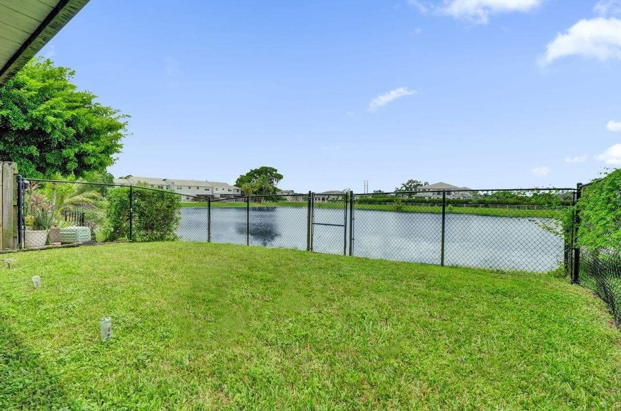 4737 Grapevine Way, Davie, FL 33331