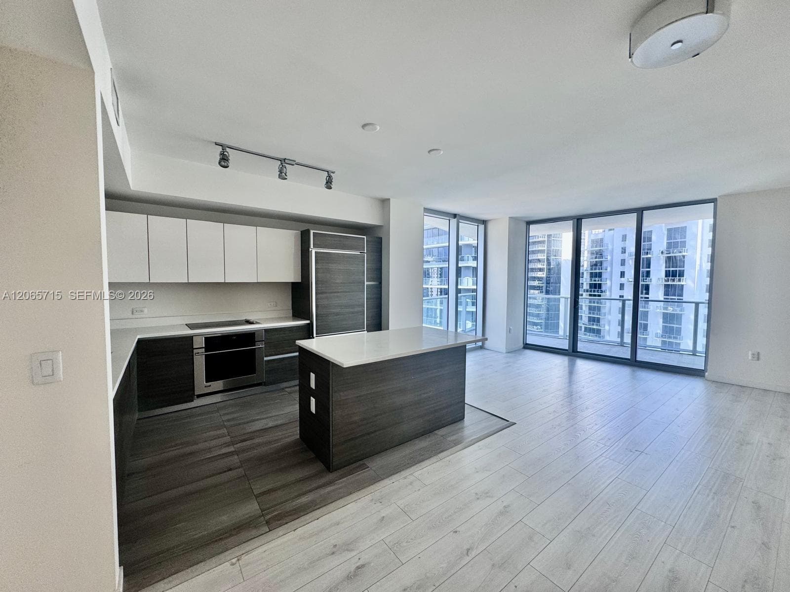 1100 S Miami Ave # 3010, Miami, FL 33130 — zdjęcie 2
